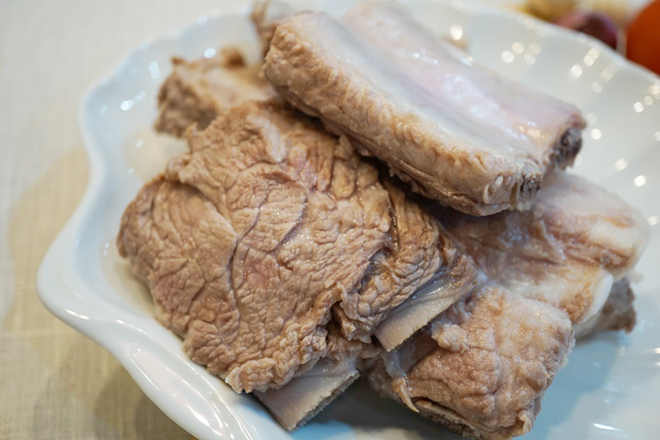 sườn trần qua nước sôi