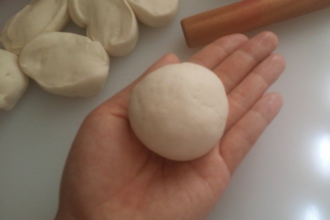 viên bột bánh bao sau khi vê tròn