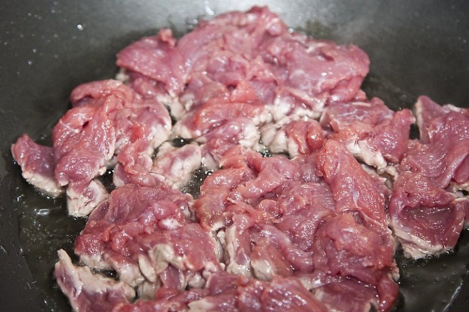 xào thịt bò