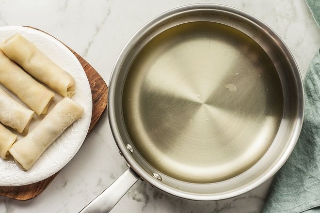 bắc chảo dầu chiên chả giò