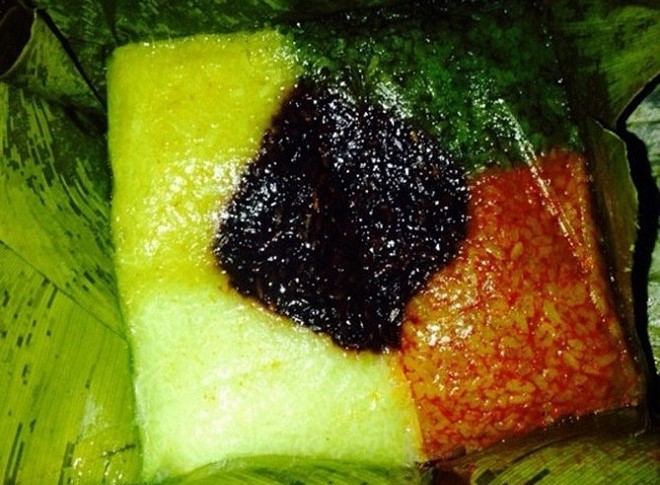 bánh chưng ngũ sắc lạ lẫm
