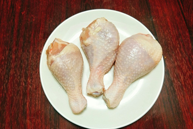 bóp đùi gà với giấm