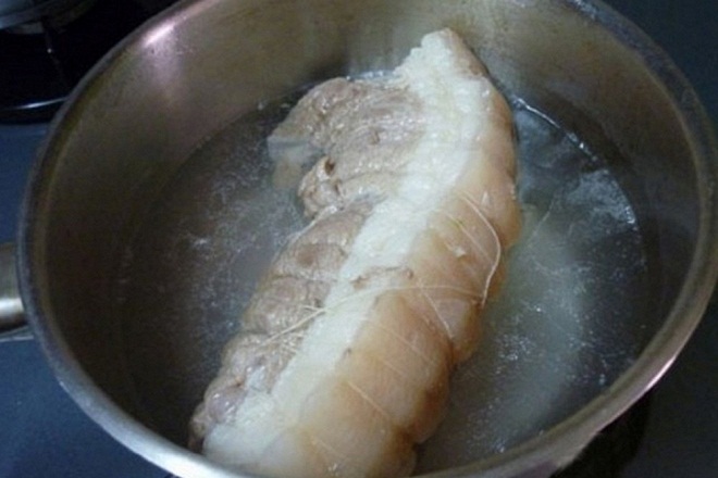 cách luộc thịt ba chỉ heo ngon
