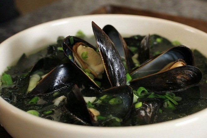 cách nấu canh rong biển với ngao