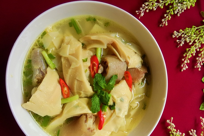 canh măng giò heo