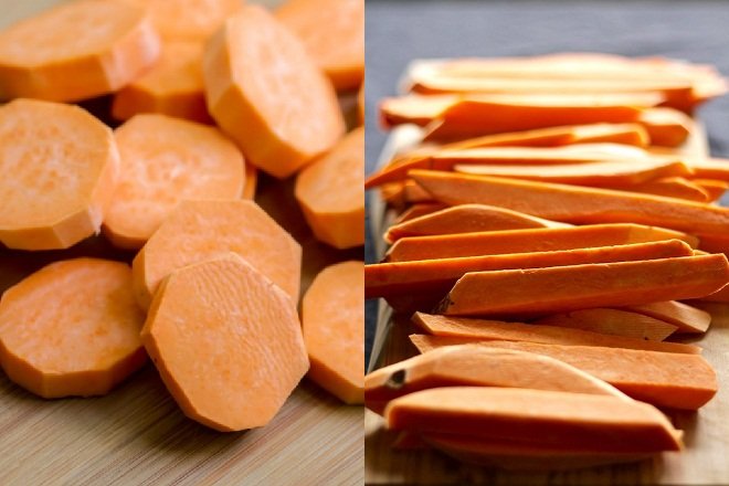 cắt khoai tây thành khoanh tròn nhỏ hoặc miếng dài