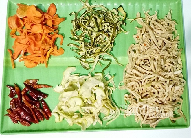 đem phơi khô nguyên liệu