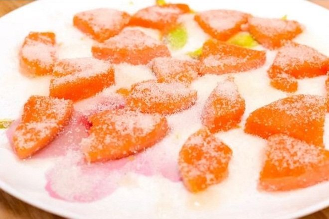 dĩa mứt bí đỏ tẩm đường