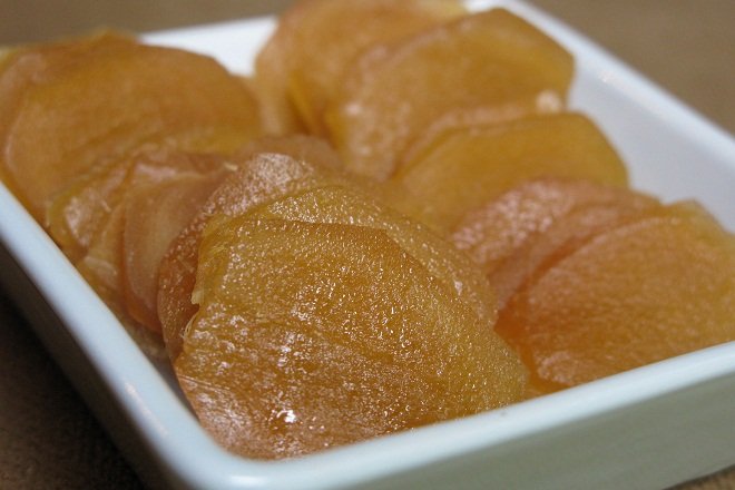 dĩa mứt gừng mật ong