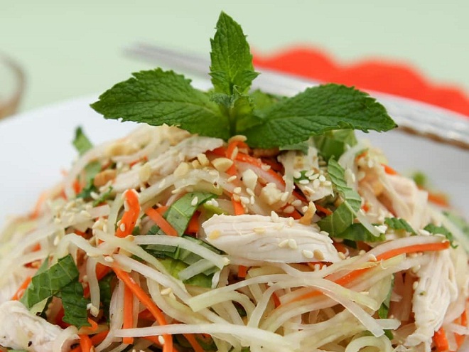 dĩa nộm su hào thịt gà