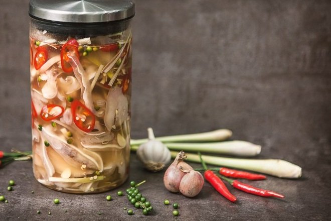 hũ ngâm tai heo nước mắm chua ngọt