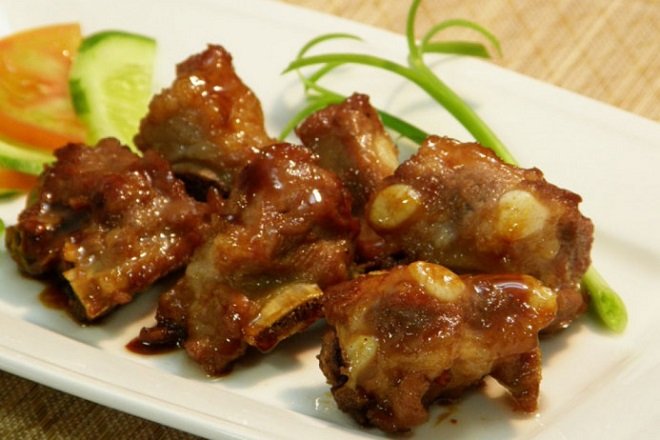 món thịt sườn kho