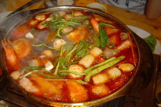 nấu nước lẩu