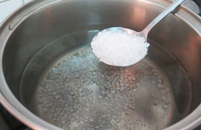 nấu sôi phèn chua
