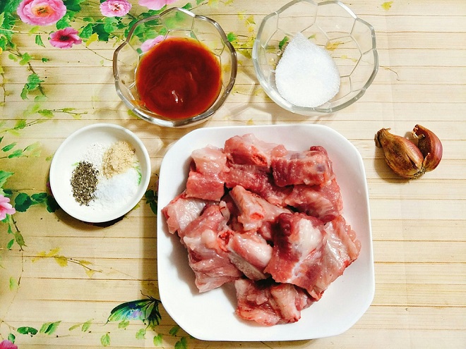 nguyên liệu của thịt sườn kho