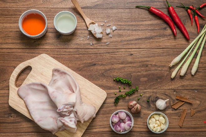 nguyên liệu làm tai heo ngâm nước mắm