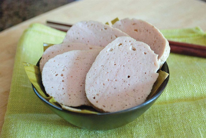 những miếng chả lụa mới cắt