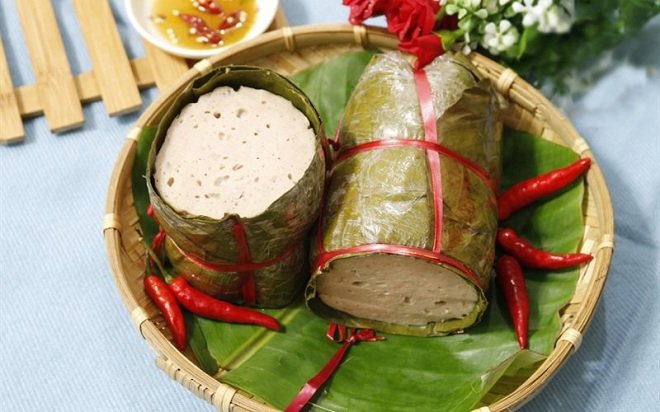 phần chả lụa tươi từ thịt thơm từ lá chuối