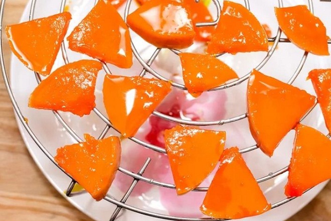 phơi khô vỉ bí đỏ ngâm đường