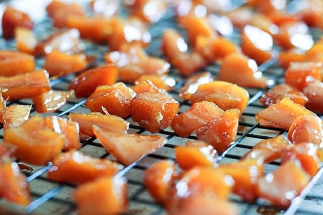 phơi mứt gừng mật ong sau khi sên