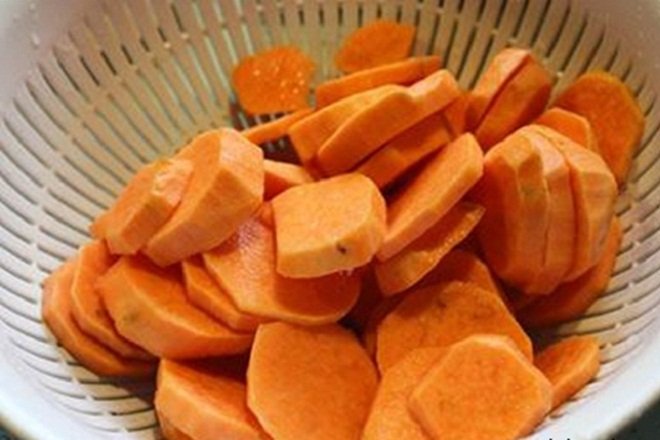 rổ khoai lang để ráo nước
