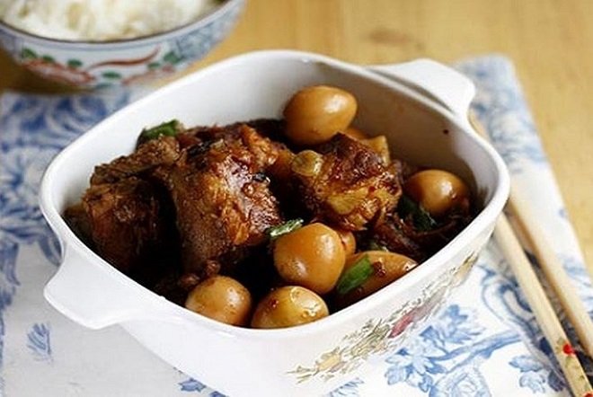 sườn kho trứng cút