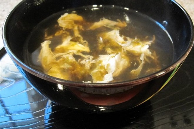 tô canh rong biển nấu trứng gà