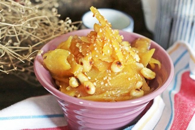 tô mứt gừng dẻo thơm