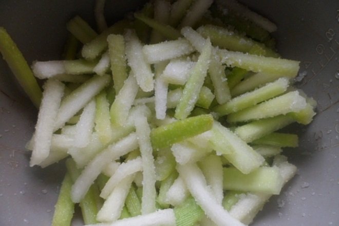 trộn bí đao cùng với đường