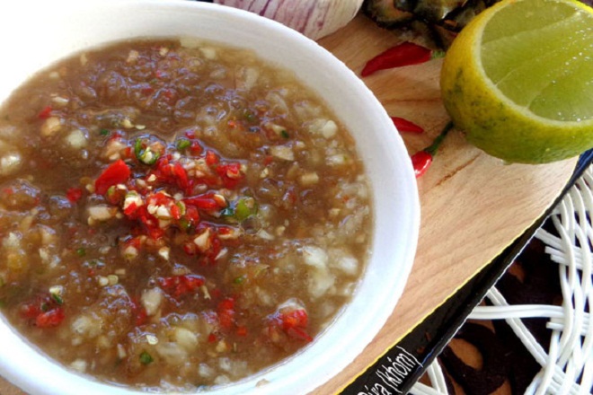 pha mắm nêm với chanh
