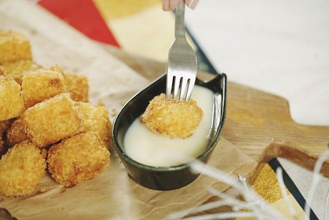 bánh sữa tươi chiên chấm sốt mayonnaise