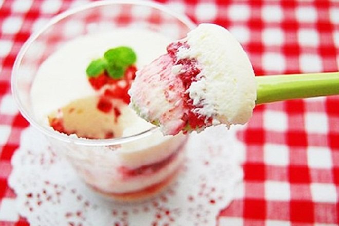 bánh tiramisu dâu tây