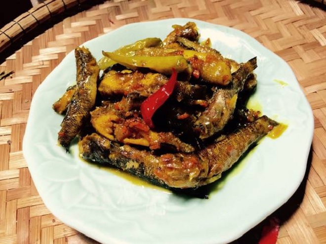 cá bống kho nghệ màu sắc lôi cuốn