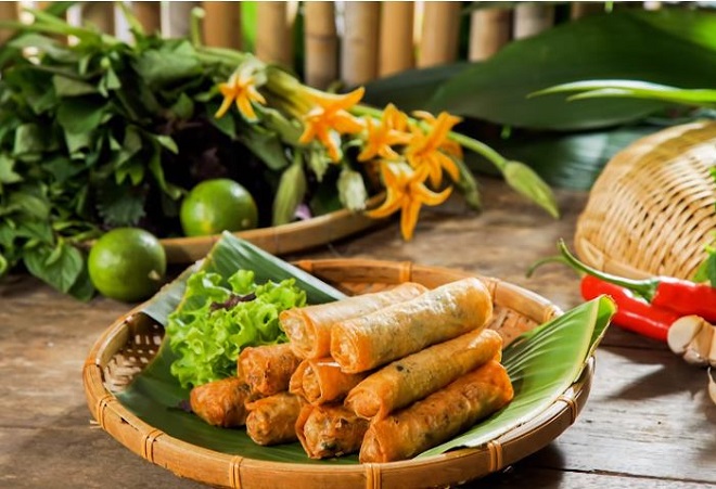 cách làm chả giò chay thập cẩm bày trí đẹp mắt