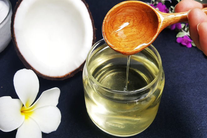 Có những cách sử dụng dầu dừa khác nhau trong làm đẹp và chăm sóc cơ thể không?
