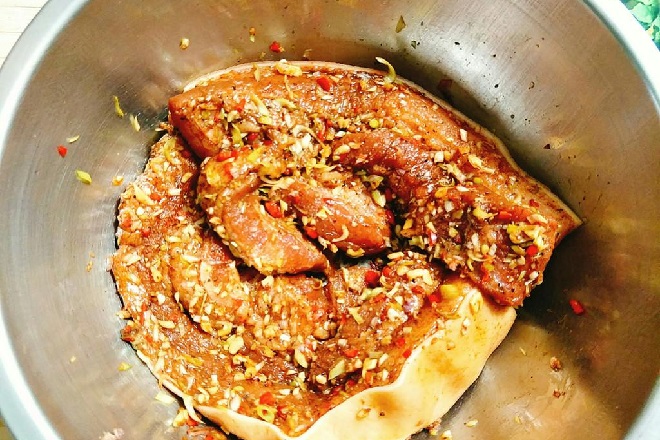 cách ướp thịt ba chỉ chiên nước mắm sả ớt
