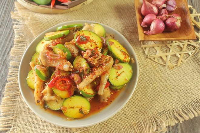 cóc non dầm chân gà