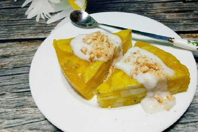 dĩa bánh chuối hấp nước cốt dừa