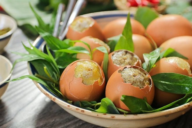 dĩa hột gà nướng Thái Lan ăn kèm rau răm