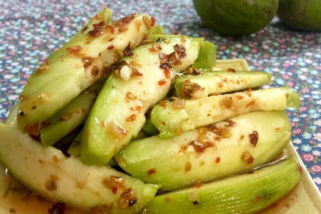 món cóc dầm muối tôm