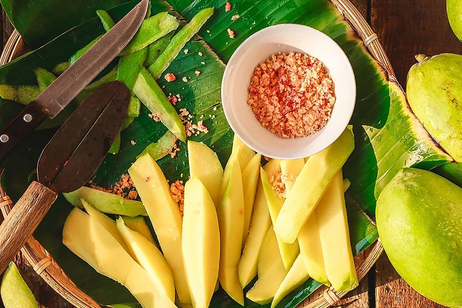 muối ớt đỏ chấm xoài