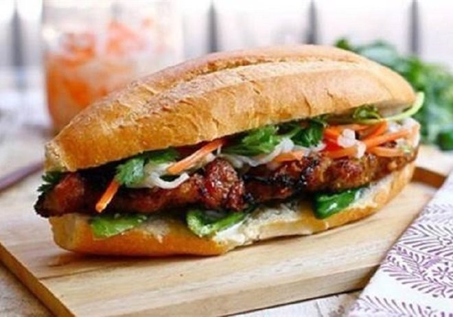 ổ bánh mì thịt nướng cực tươi mới