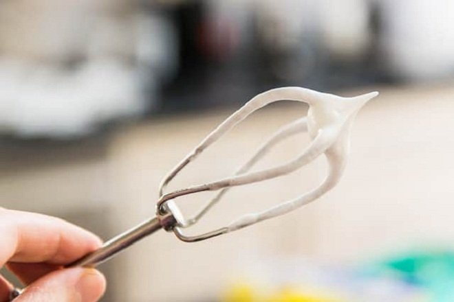 que đánh lòng trắng trứng hình chóp nhọn
