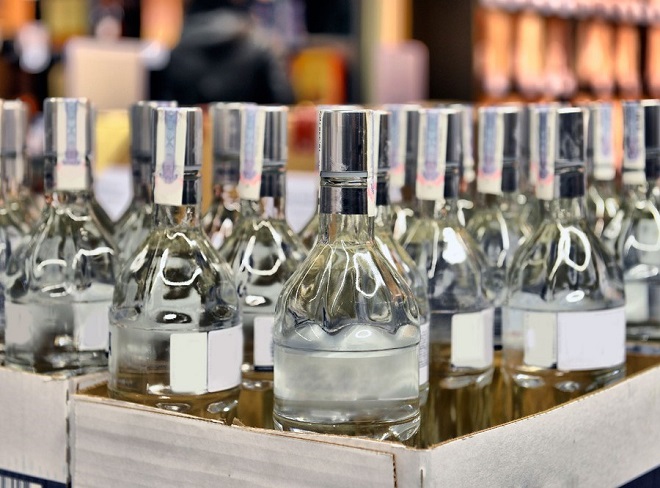 rượu Vodka khử mùi hôi quần áo triệt để