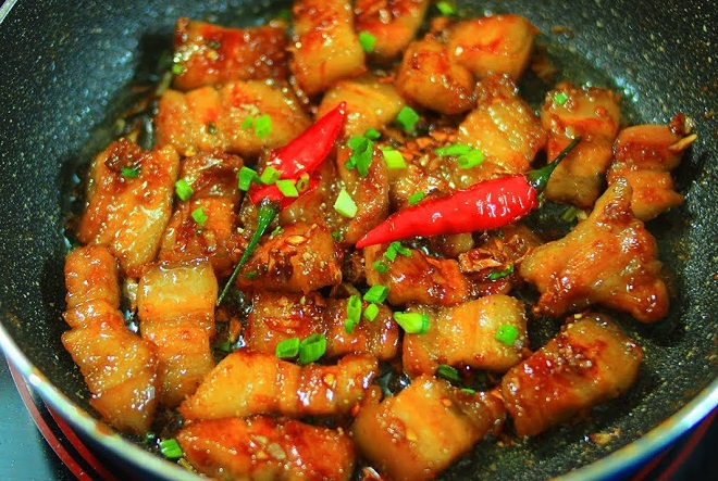 thịt ba chỉ rang cháy cạnh