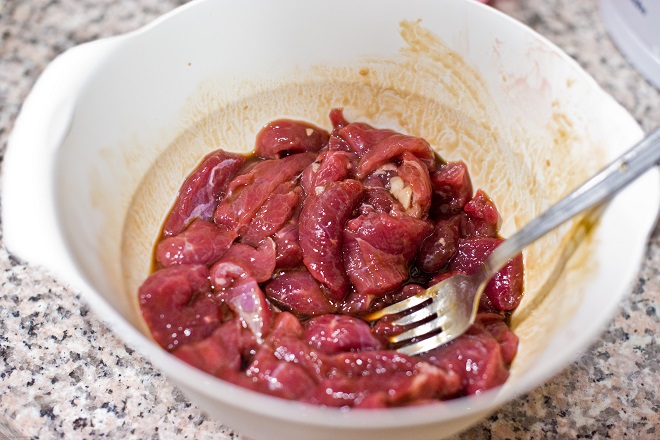 tô thịt bò ướp chiên
