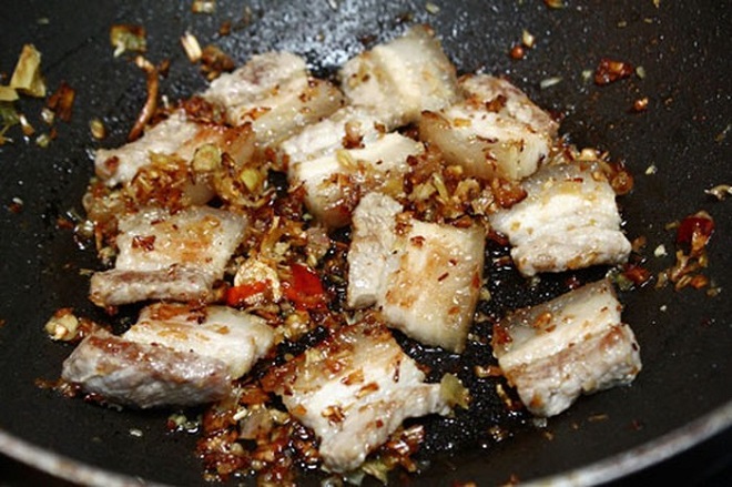 ba chỉ rán sả ớt