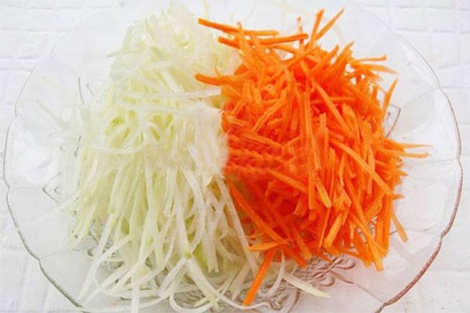 cà rốt và củ cải bào sợi