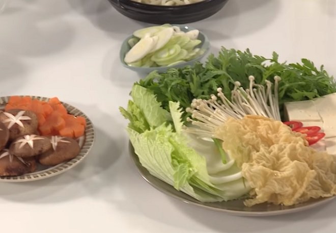các nguyên liệu trong món lẩu bò chay Nhật Bản
