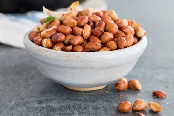 chén lạc rang tỏi ớt nước chanh